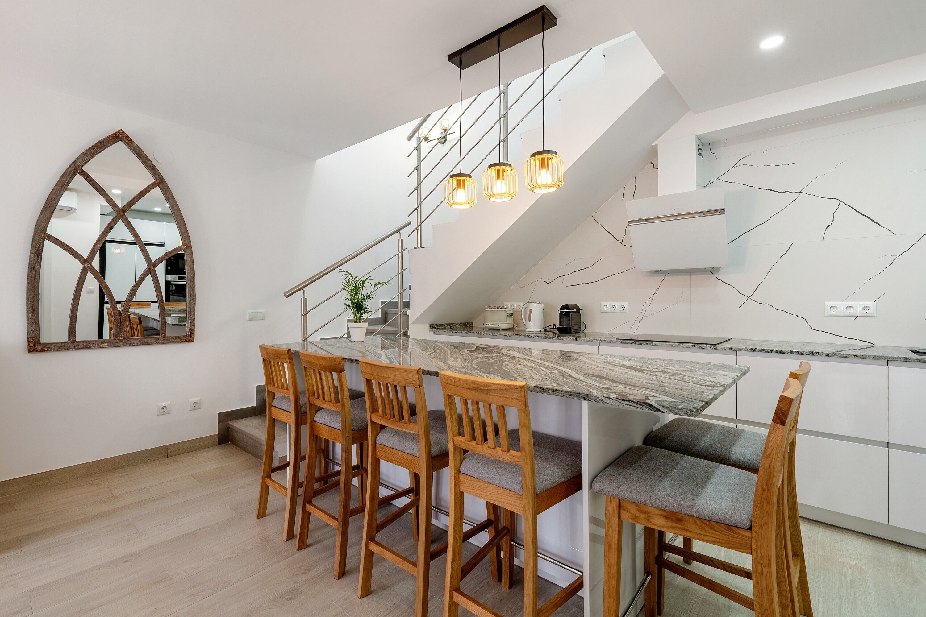 Frigorifero, microonde, forno, piano cottura