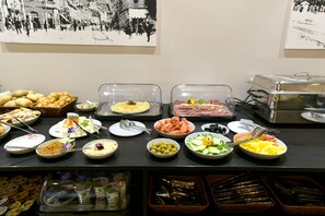 Free daily buffet breakfast