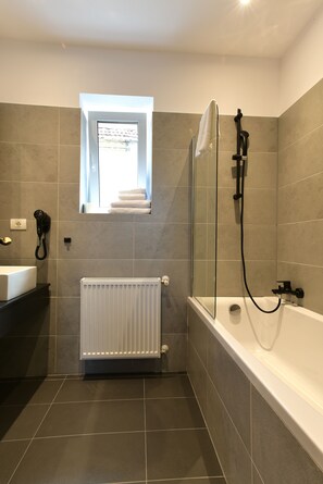 Double Room | Bathroom | Free toiletries, hair dryer, slippers, towels - Prinz Gregor (Brasov)