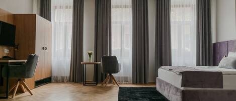 Royal tweepersoonskamer | Een bureau, gratis wifi, beddengoed