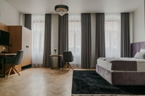 Royal Double Room | Desk, free WiFi, bed sheets - Prinz Gregor (Brasov)