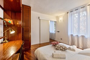 2 quartos, ferros/tábuas de passar roupa, Wi-Fi de cortesia