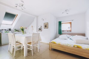 2 عدّة غرف نوم ومكواة/لوح كي وواي فاي وملاءات أسرّة