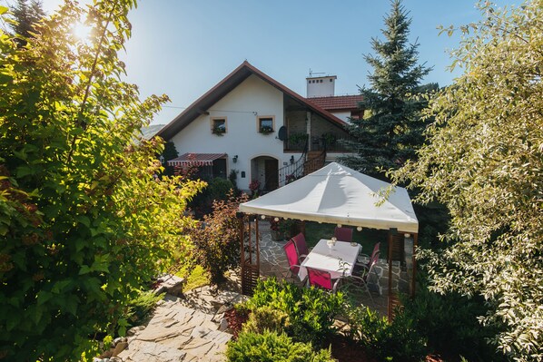 تناول الطعام بالخارج