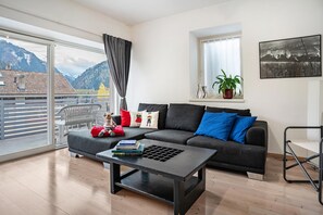 TV - Apartment 'Martina's Place' with Mountain View, Balcony and Wi-Fi (Castello-Molina di Fiemme TN)