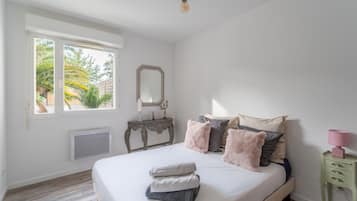 2 bedrooms, iron/ironing board, free WiFi, bed sheets