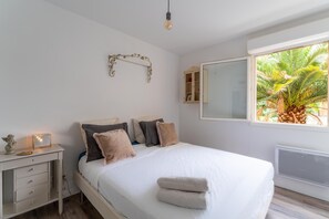 2 bedrooms, iron/ironing board, free WiFi, bed sheets