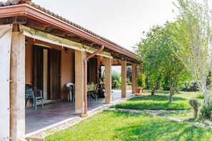 Outdoor dining - Villa 'Casa Serra' with Mountain View, Wi-Fi and Air Conditioning (Pimentel)