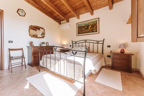 2 bedrooms, free WiFi, bed sheets, wheelchair access - Villa 'Casa Serra' with Mountain View, Wi-Fi and Air Conditioning (Pimentel)