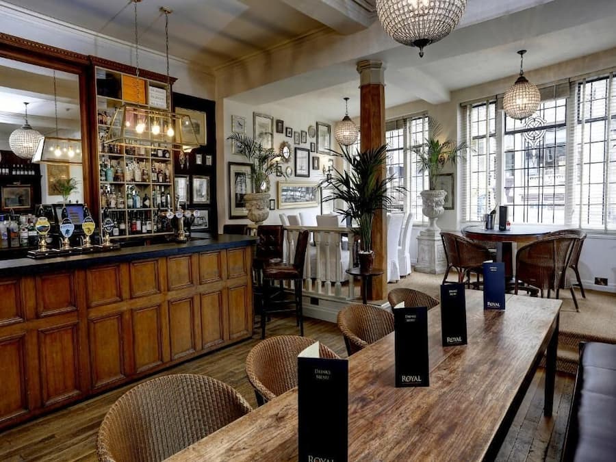 Bar (en la propiedad)