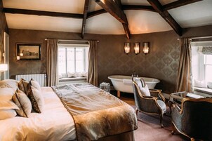 Travel cot, free WiFi, bed sheets