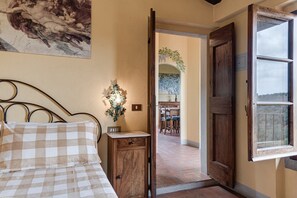 1 bedroom, iron/ironing board, free WiFi, bed sheets - Farmhouse 'Il Pintello - La Lepre' with Shared Pool, Wi-Fi and Air Conditioning (San Casciano VP)