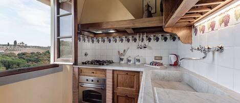 Kühlschrank, Ofen, Herdplatte, Wasserkocher