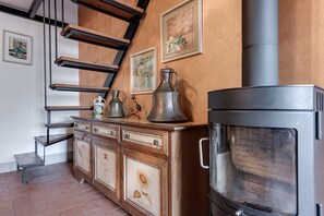 Interior - Farmhouse 'Il Pintello - Lo Scricciolo' with Shared Pool, Wi-Fi and Air Conditioning (San Casciano VP)