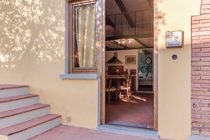 Exterior detail - Farmhouse 'Il Pintello - Lo Scricciolo' with Shared Pool, Wi-Fi and Air Conditioning (San Casciano VP)