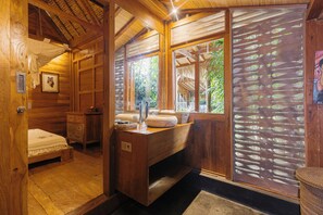 Villa Design | Badrum | Dusch, hÄrtork och handdukar