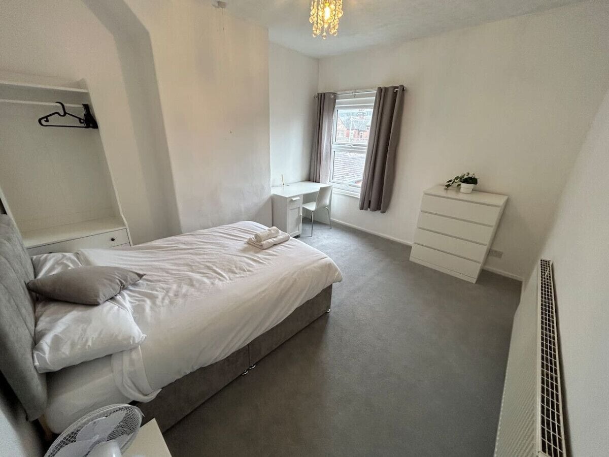 3 bedrooms, desk, WiFi