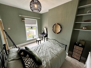 2 dormitorios, tabla de planchar con plancha, wifi y ropa de cama