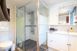 Shower, free toiletries, hair dryer, towels