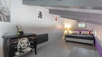 1 chambre, fer et planche à repasser, Wi-Fi gratuit, draps fournis