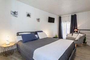 1 habitación, tabla de planchar con plancha, wifi gratis y ropa de cama 