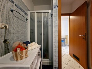 Apartment, 1 Schlafzimmer, Balkon | Badezimmer