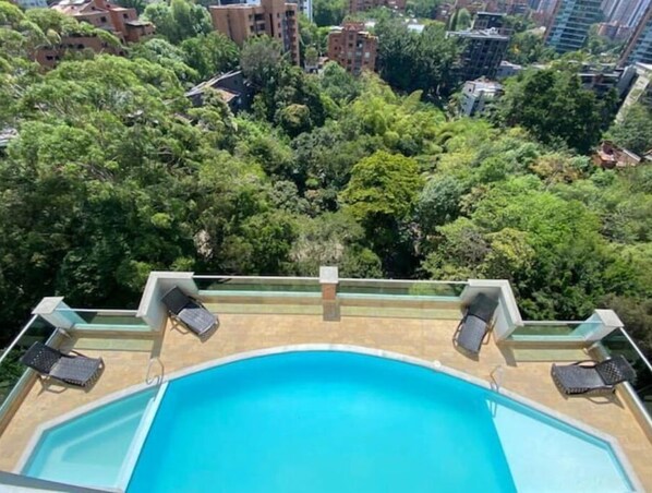 Pool - Apartamento Exclusivo en Poblado, Ubicación Céntrica (Medellín)