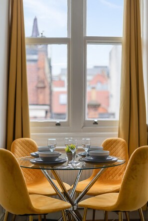 Dining - Prestigious Apartment on Oxford Street - 2 Bedroom (Greater London)