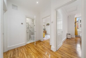 Hair dryer, towels - Prestigious Apartment on Oxford Street - 2 Bedroom (Greater London)