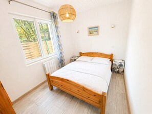 2 bedrooms, iron/ironing board