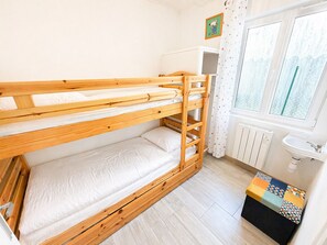 2 bedrooms, iron/ironing board - Renovated House with Garden, Near Beach, Sleeps 4, Pet-Friendly, Private Parking (La Tranche-sur-Mer)