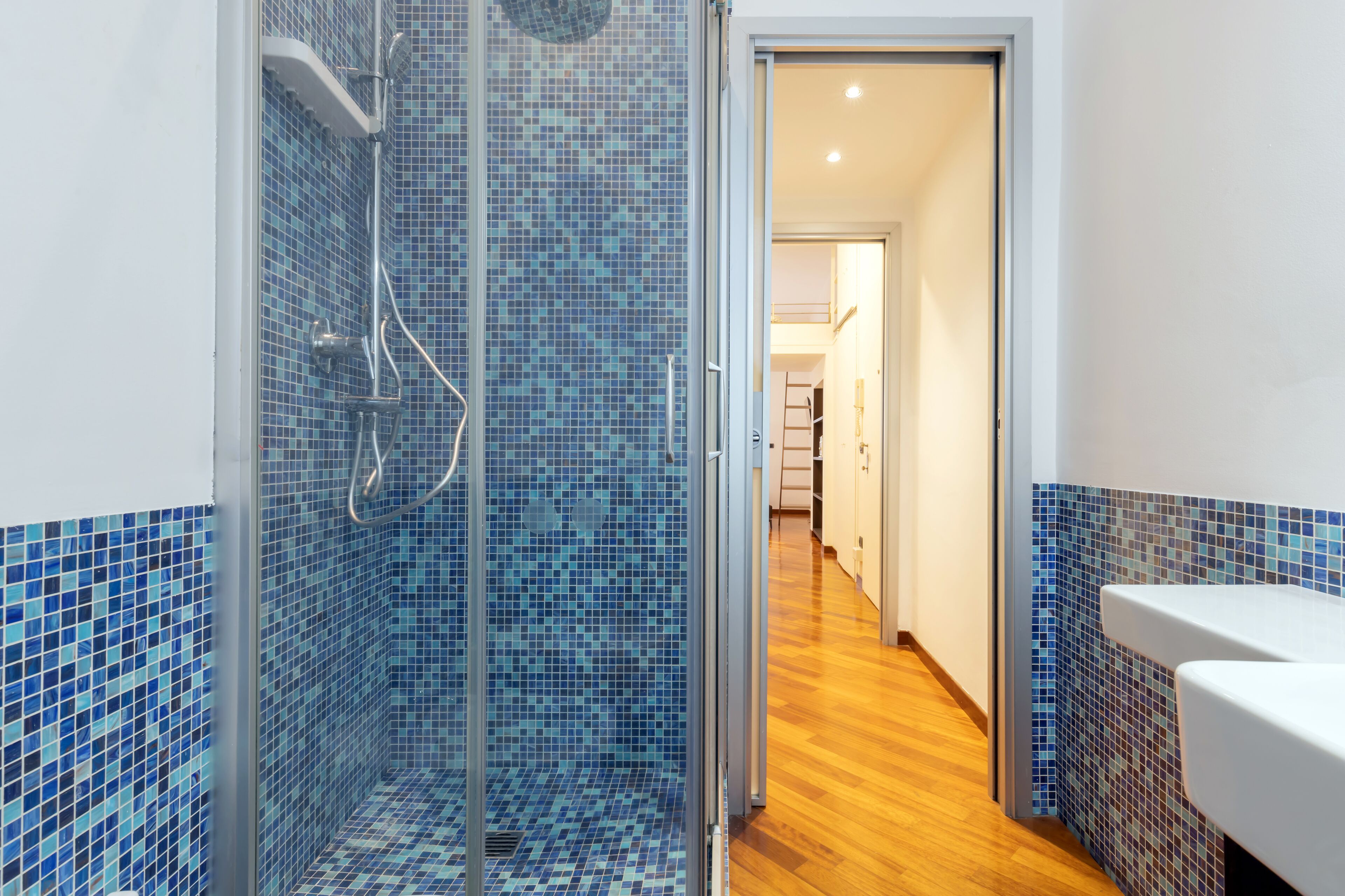 Deluxe Apartment (Corso Garibaldi 104) | Baño | Artículos de higiene personal gratuitos, secador de pelo, bidé y toallas
