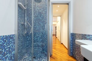 Deluxe Apartment (Corso Garibaldi 104) | Bad | Toalettartikler (inkludert), hårføner, bidé og håndklær