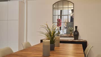 Classic Apartment (Via Rosales 3) | Living area