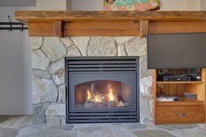 Interior - Ski In-Out Location / 1 Bed / Hot Tubs, Pool & Gym (Fernie)