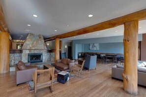 Interior - Ski In-Out Location / 1 Bed / Hot Tubs, Pool & Gym (Fernie)