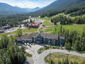 Exterior - Ski In-Out Location / 1 Bed / Hot Tubs, Pool & Gym (Fernie)