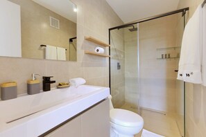 Bruser, hårtørrer, håndklæder