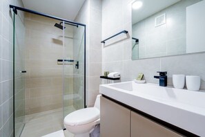 Bruser, hårtørrer, håndklæder