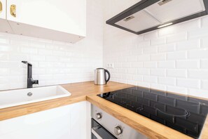 冷蔵庫、電子レンジ、オーブン、食器洗い機