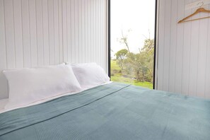 1 bedroom, bed sheets