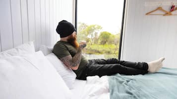 1 bedroom, bed sheets