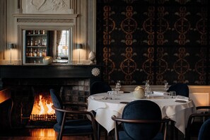 2 restaurants; breakfast, lunch, and dinner served - Château Neercanne (Maastricht)
