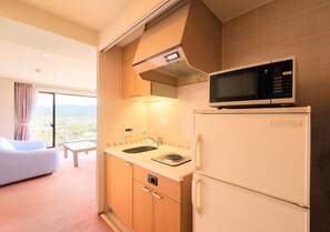 Frigorífic, microones i placa de cuina