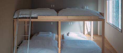 1 sovrum, skrivbord, strykjärn/strykbräda och gratis wi-fi