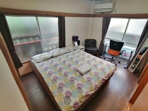 1 habitación, escritorio, tabla de planchar con plancha y wifi gratis 