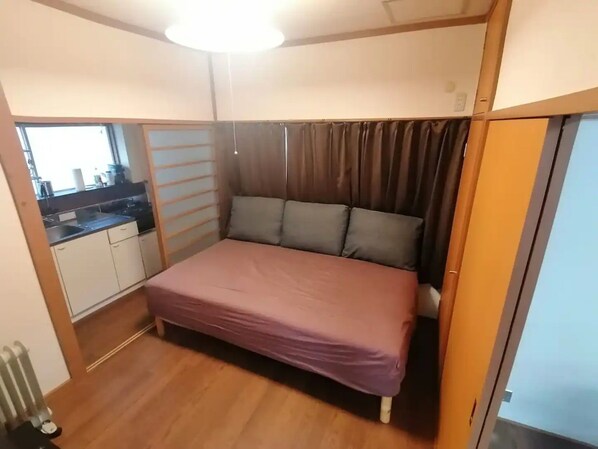 1 chambre, bureau, fer et planche à repasser, accès au Wi-Fi (inclus)