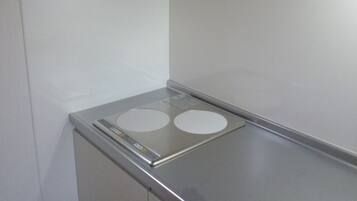 Fridge, microwave, stovetop, cookware/dishes/utensils