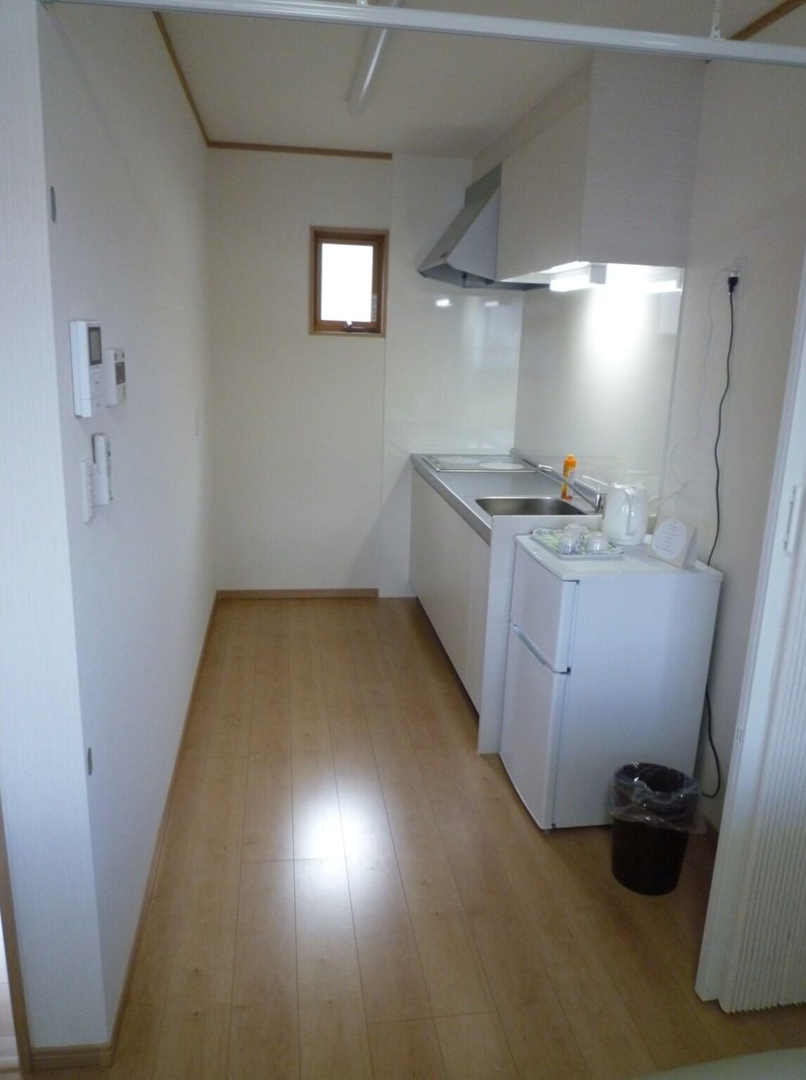 Fridge, microwave, stovetop, cookware/dishes/utensils