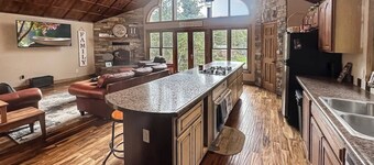 Lakefront Retreat in Gleason Northwoods